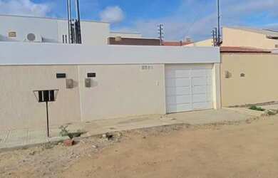 Imagem: A casa possui 3 Dormitórios, 2 Banheiros, 102m² de Área e