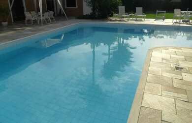 Imagem: A casa possui 5 Dormitórios, 5 Banheiros, 4 Vagas na garagem