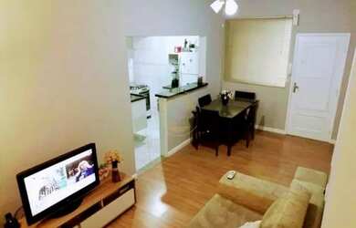 Imagem: O apartamento possui 1 Dormitório, 1 Banheiro, 1 Vaga na garagem