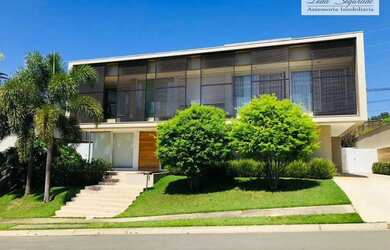 Imagem: A casa possui 4 Dormitórios, 5 Banheiros, 3 Vagas na garagem