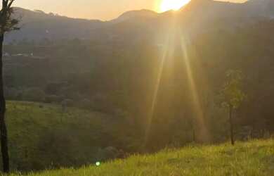 Imagem: O terreno possui 600m² de Área e está localizado em Portão