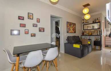 Imagem: O apartamento possui 3 Dormitórios, 1 Banheiro, 1 Vaga na garagem