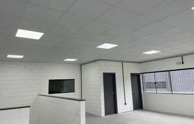 Imagem 3: Galpaol para aluguel tem 2500 metros quadrados em Rio Bonito Pirabeiraba...