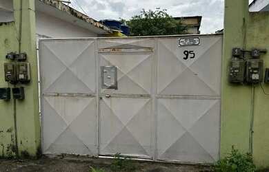 Imagem: A casa possui 2 Dormitórios, 1 Banheiro, 1 Vaga na garagem