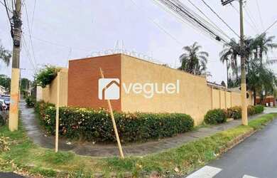 Imagem: O depósito possui 5 Vagas na garagem, 213m² de Área e está