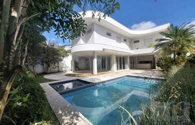 Imagem: A casa em condomínio possui 4 Dormitórios, 5 Banheiros, 5