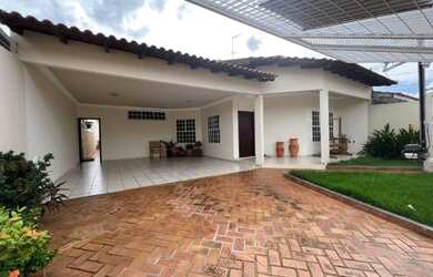 Imagem: A casa possui 3 Dormitórios, 3 Banheiros, 3 Vagas na garagem