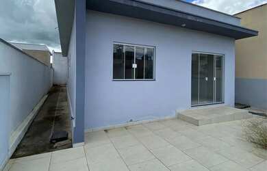 Imagem: A casa possui 2 Dormitórios, 1 Banheiro, 1 Vaga na garagem