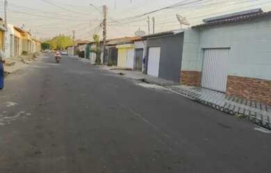 Imagem: A casa possui 4 Dormitórios, 3 Banheiros, 1 Vaga na garagem