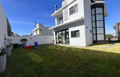 Imagem 3: Casa a venda em Condomínio Fechado com 3 quartos, uma suíte, em Santa