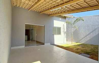 Imagem: A casa possui 2 Dormitórios, 1 Banheiro e está localizado