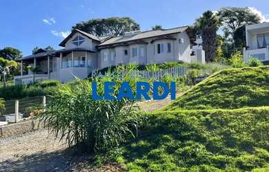 Imagem: A casa em condomínio possui 4 Dormitórios, 5 Banheiros, 5