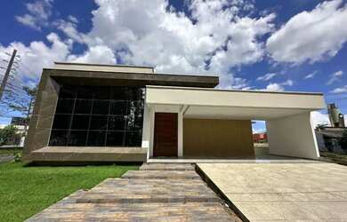 Imagem: A casa em condomínio possui 4 Dormitórios, 5 Banheiros, 3