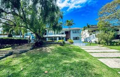 Imagem: A casa possui 5 Dormitórios, 5 Banheiros, 5 Vagas na garagem