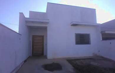 Imagem: A casa possui 3 Dormitórios, 1 Vaga na garagem e está localizado