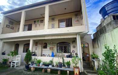 Imagem: A casa possui 3 Dormitórios, 2 Banheiros, 2 Vagas na garagem