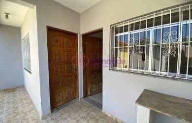 Imagem: A casa possui 5 Dormitórios, 4 Banheiros, 348m² de Área e