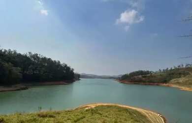 Imagem: O terreno possui 5.000m² de Área e está localizado em Vila