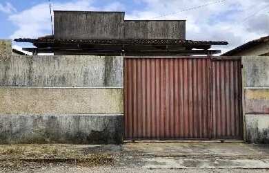 Imagem: A casa possui 2 Dormitórios, 1 Banheiro, 1 Vaga na garagem