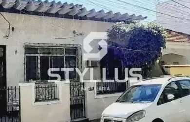 Imagem: A casa possui 3 Dormitórios, 2 Banheiros, 4 Vagas na garagem