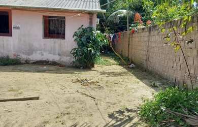 Imagem: A casa possui 2 Dormitórios, 1 Banheiro e está localizado