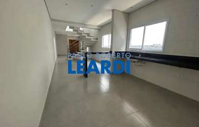 Imagem: A casa possui 3 Dormitórios, 4 Banheiros, 2 Vagas na garagem