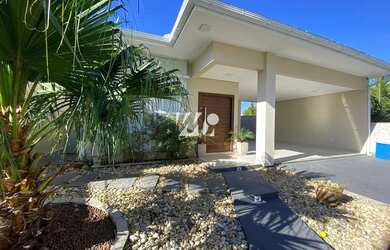 Imagem: A casa possui 3 Dormitórios, 3 Banheiros, 2 Vagas na garagem