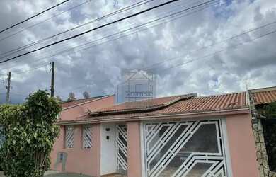 Imagem: A casa possui 3 Dormitórios, 4 Banheiros, 2 Vagas na garagem