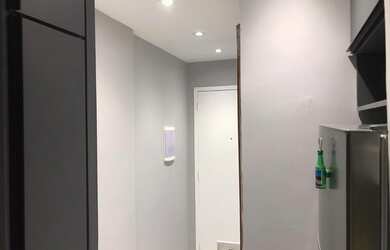 Imagem 6: Quarto e Sala com Closet. Imóvel mobiliado, Ar-condicionado, Guarda roupae30m²...