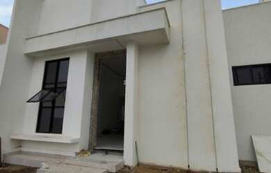 Imagem: A casa possui 3 Dormitórios, 2 Banheiros, 2 Vagas na garagem