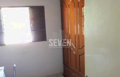 Imagem: A casa possui 4 Dormitórios, 2 Banheiros, 2 Vagas na garagem