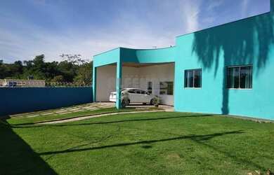 Imagem: A casa possui 4 Dormitórios, 2 Banheiros, 5 Vagas na garagem