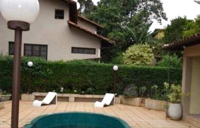 Imagem: A casa em condomínio possui 4 Dormitórios, 4 Banheiros, 4