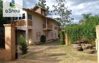 Imagem: A casa possui 3 Dormitórios, 2 Banheiros, 3 Vagas na garagem