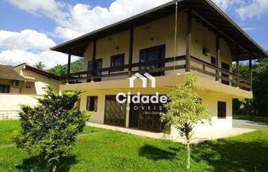 Imagem: A casa possui 3 Dormitórios, 4 Banheiros, 200m² de Área