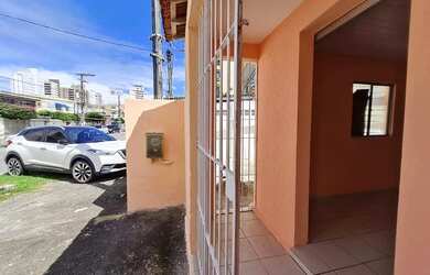 Imagem: A casa possui 2 Dormitórios, 3 Banheiros, 3 Vagas na garagem