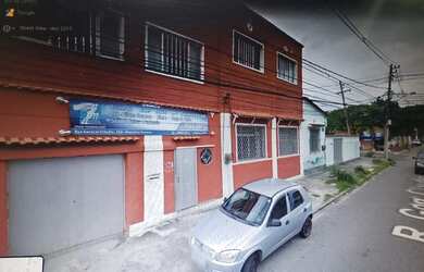 Imagem: A casa possui 4 Dormitórios, 2 Banheiros, 3 Vagas na garagem