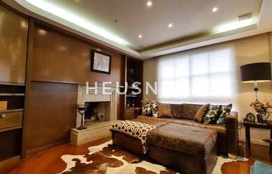 Imagem: O apartamento possui 3 Dormitórios, 3 Banheiros, 2 Vagas na