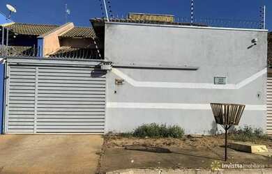 Imagem: A casa possui 2 Dormitórios, 2 Banheiros, 1 Vaga na garagem