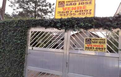 Imagem: A casa possui 3 Dormitórios, 2 Banheiros, 4 Vagas na garagem