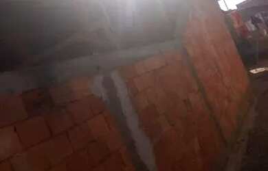 Imagem: A casa possui 2 Dormitórios, 1 Banheiro, 1 Vaga na garagem