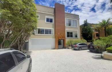 Imagem: A casa em condomínio possui 5 Dormitórios, 5 Banheiros, 5