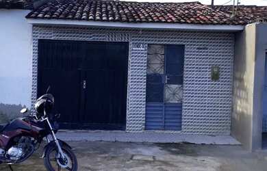 Imagem: A casa possui 1 Dormitório, 1 Banheiro, 1 Vaga na garagem