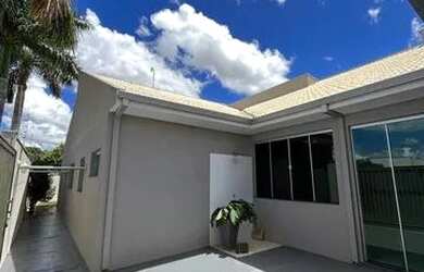 Imagem: A casa possui 2 Dormitórios, 1 Banheiro, 1 Vaga na garagem