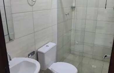 Imagem: A casa possui 3 Dormitórios, 1 Banheiro, 1 Vaga na garagem