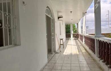 Imagem: A casa possui 3 Dormitórios, 1 Banheiro, 1 Vaga na garagem