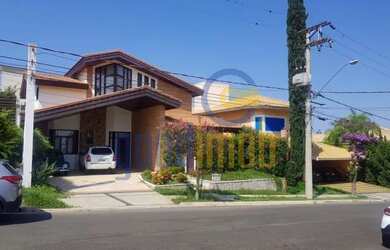 Imagem: A casa possui 3 Dormitórios, 3 Banheiros, 3 Vagas na garagem