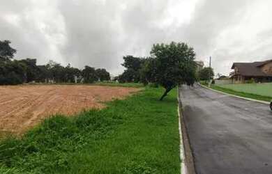 Imagem: O terreno possui 3.000m² de Área e está localizado em Parque