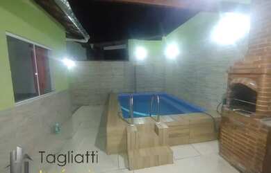 Imagem: A casa possui 2 Dormitórios, 1 Banheiro, 1 Vaga na garagem