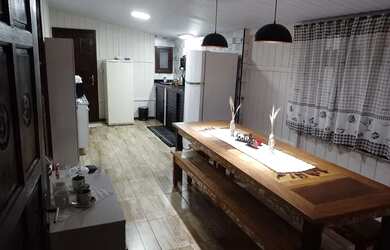 Imagem: A casa possui 2 Dormitórios, 1 Banheiro, 1 Vaga na garagem